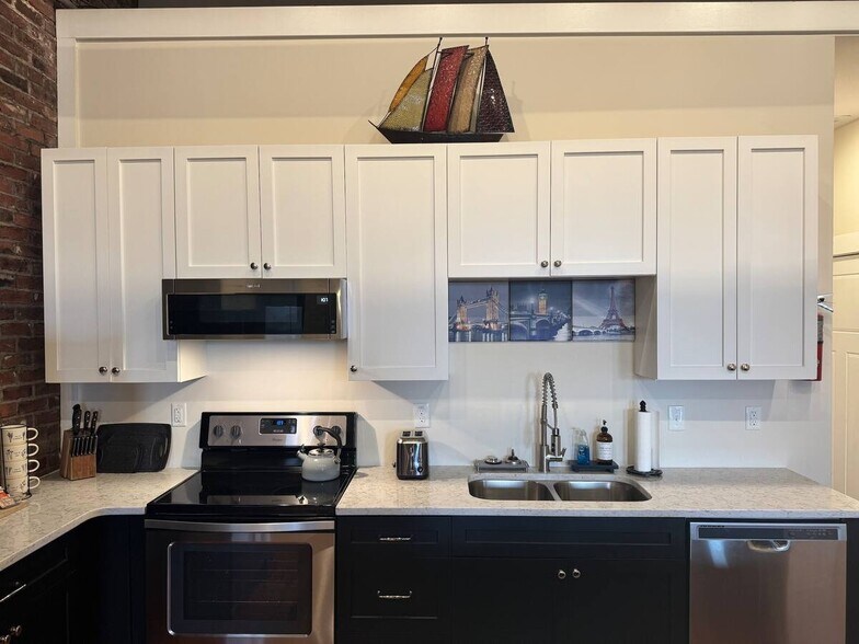 More Photos Of 125 Franklin St, Clarksville Storefront Retail Residential For Sale