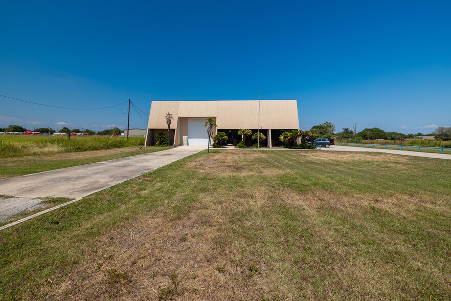 More Photos Of 8276 N SH 16, Poteet Distribution For Sale