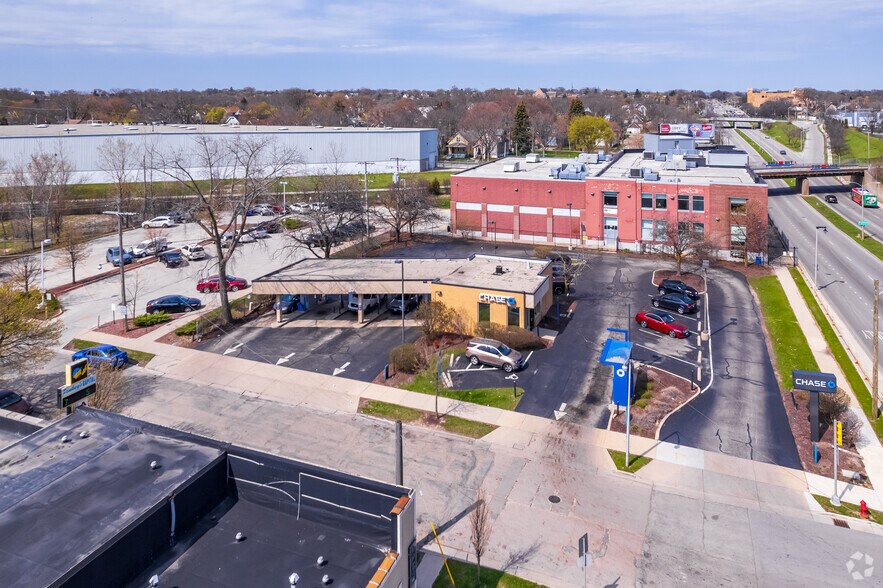 More Photos Of 201 W Capitol Dr, Milwaukee Bank For Lease