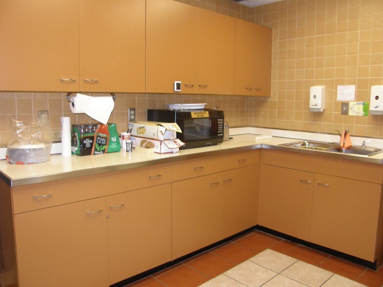 More Photos Of 2112 Industrial Dr, Niles Manufacturing For Sale