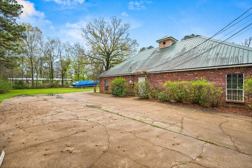 More Photos Of 1603 Melrose St, Pineville Office For Sale