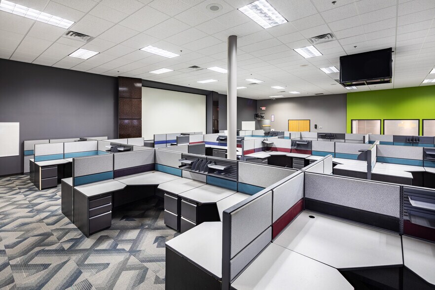 More Photos Of 921-929 Marthas Way, Hiawatha Light Distribution For Sale