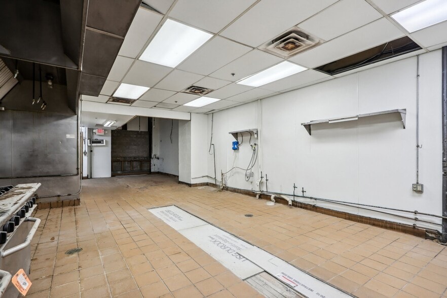 More Photos Of 7-9 W Main St, Madison Restaurant For Lease