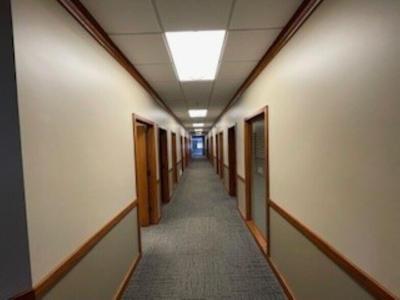 More Photos Of 121 W Lincoln Hwy, Dekalb Office For Sale