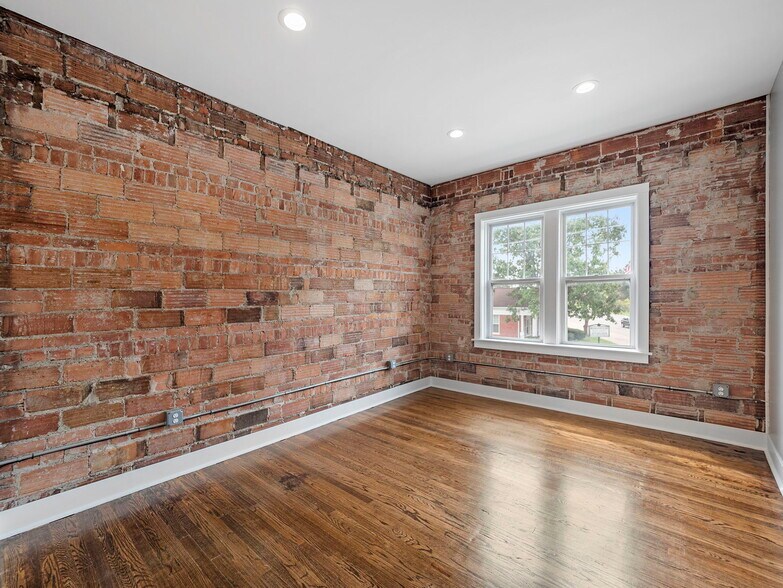 More Photos Of 23900-23908 Woodward Ave, Pleasant Ridge Office For Lease