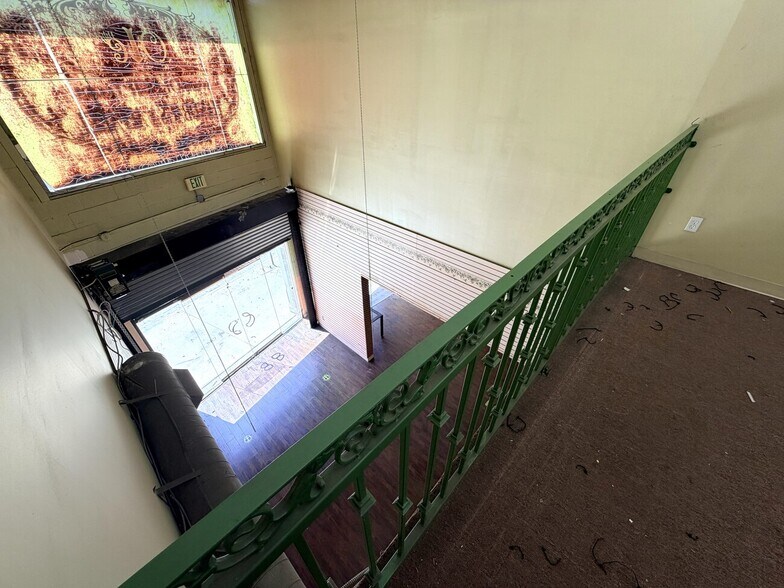 More Photos Of 951 Crocker St, Los Angeles Storefront Retail Office For Lease