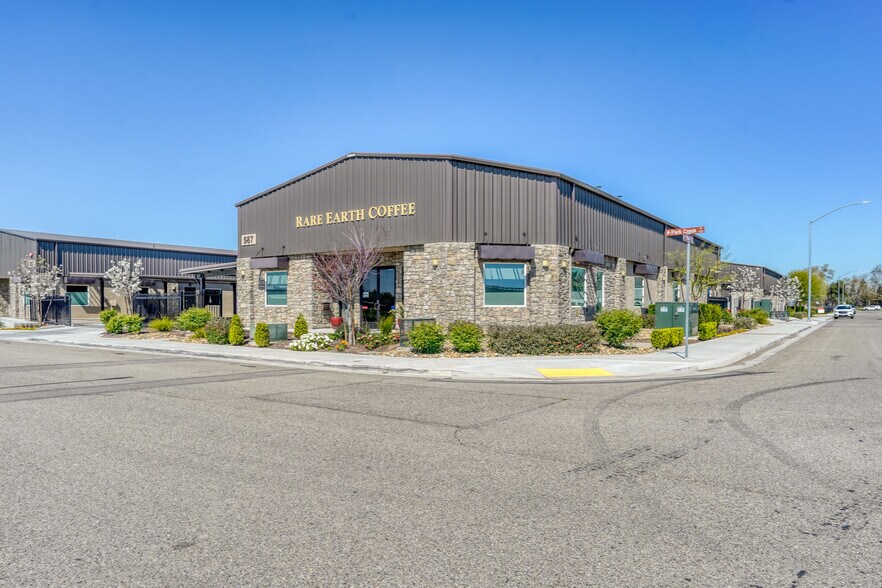 Primary Photo Of 587 Park Creek Dr, Clovis Light Distribution For Sale