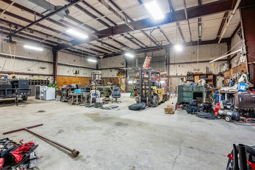 More Photos Of 149 Delaina Dr, Mount Washington Showroom For Sale