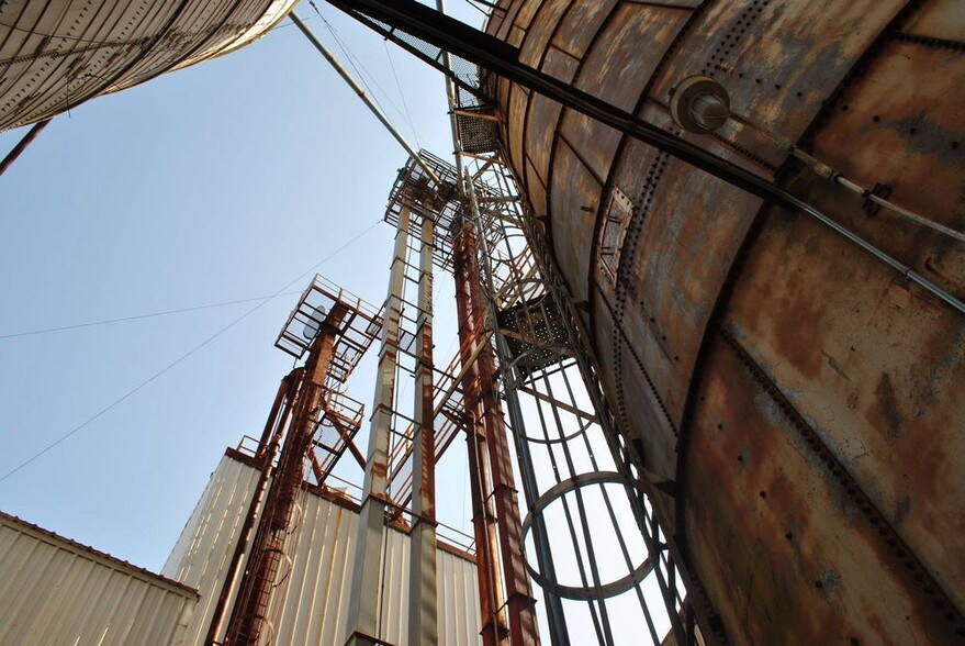 More Photos Of 220 Progress Blvd, Longview Warehouse For Lease