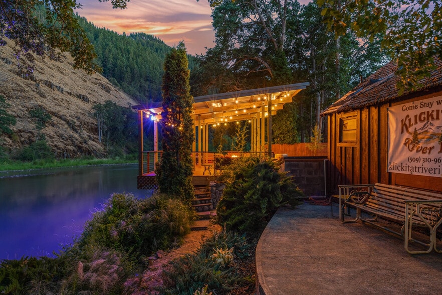 Primary Photo Of 218 2nd St, Klickitat Hotel For Sale