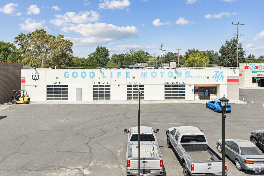 More Photos Of 221 11th Ave N, Nampa Auto Repair For Sale