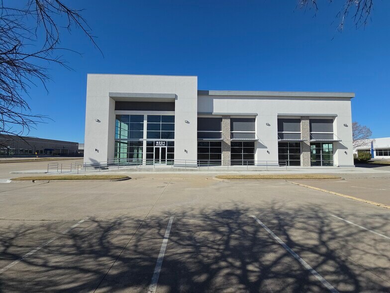 More Photos Of 8221 Royal Ridge Pky, Irving Warehouse For Lease