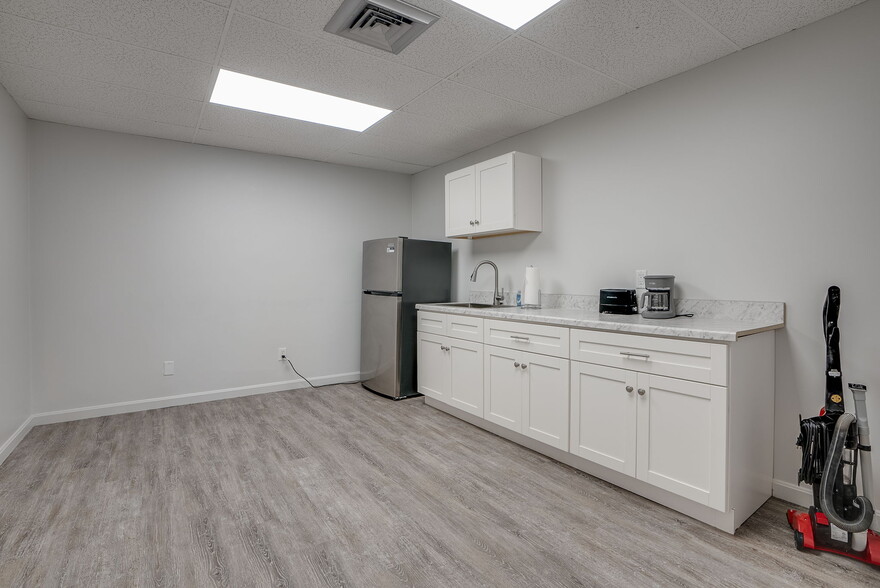 More Photos Of 38-40 Market St, Amesbury Office Residential For Sale
