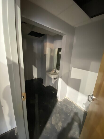 More Photos Of 827 Leonard C Taylor Pkwy, Green Cove Springs Service For Lease