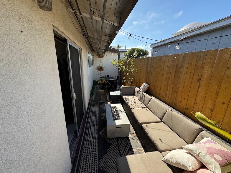 More Photos Of 4980-82 La Jolla Blvd, San Diego Multifamily For Sale