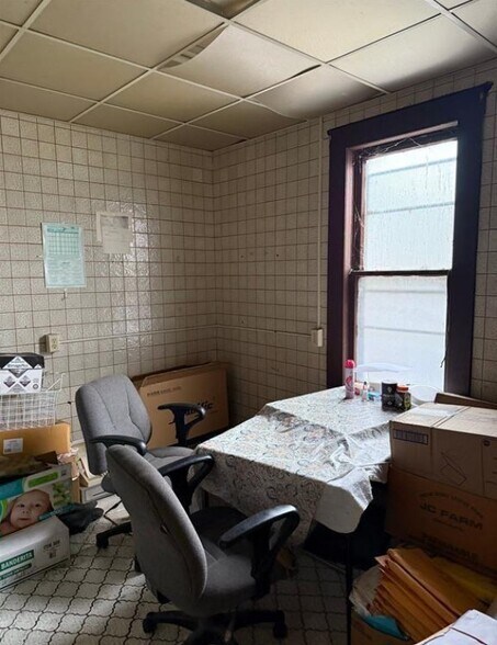 More Photos Of 10224 Conant St, Hamtramck Storefront For Sale