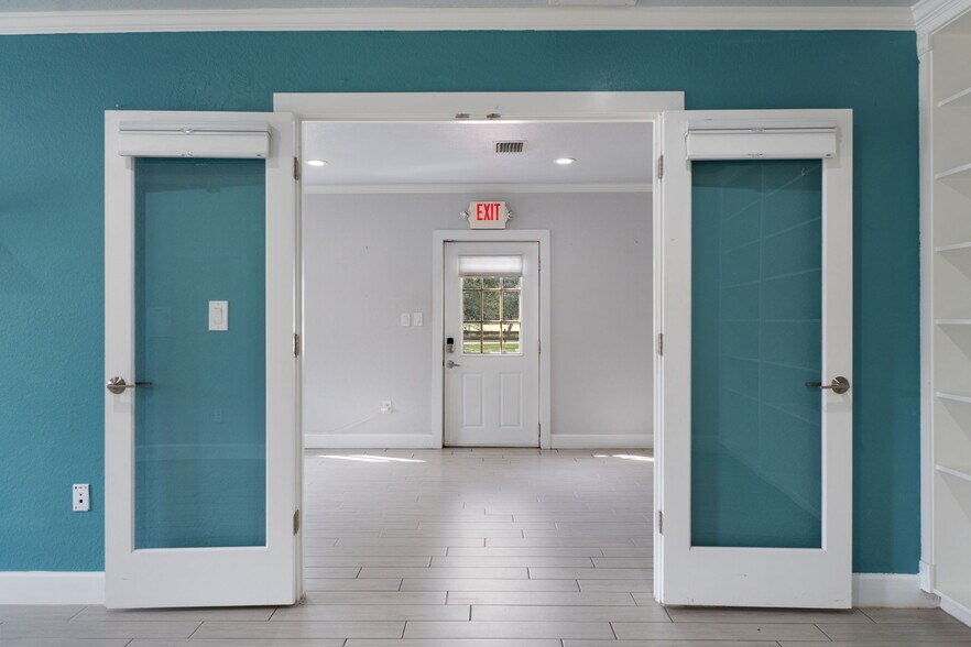 More Photos Of 17110 Gunn Hwy, Odessa Loft Creative Space For Sale