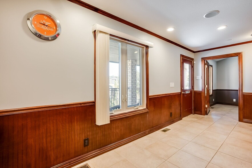 More Photos Of 121 S Water St, Derby Office For Sale