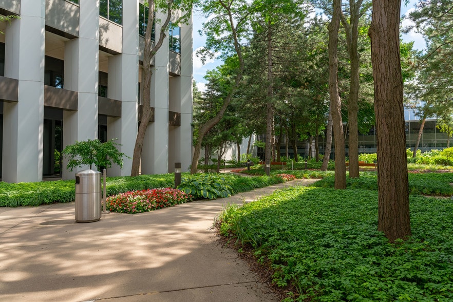 More Photos Of 755 W Big Beaver Rd, Troy Office For Lease