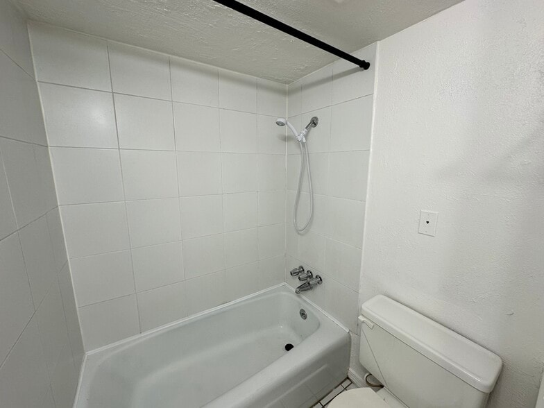 More Photos Of 700-710 NW 17th St, Oklahoma City Apartments For Sale