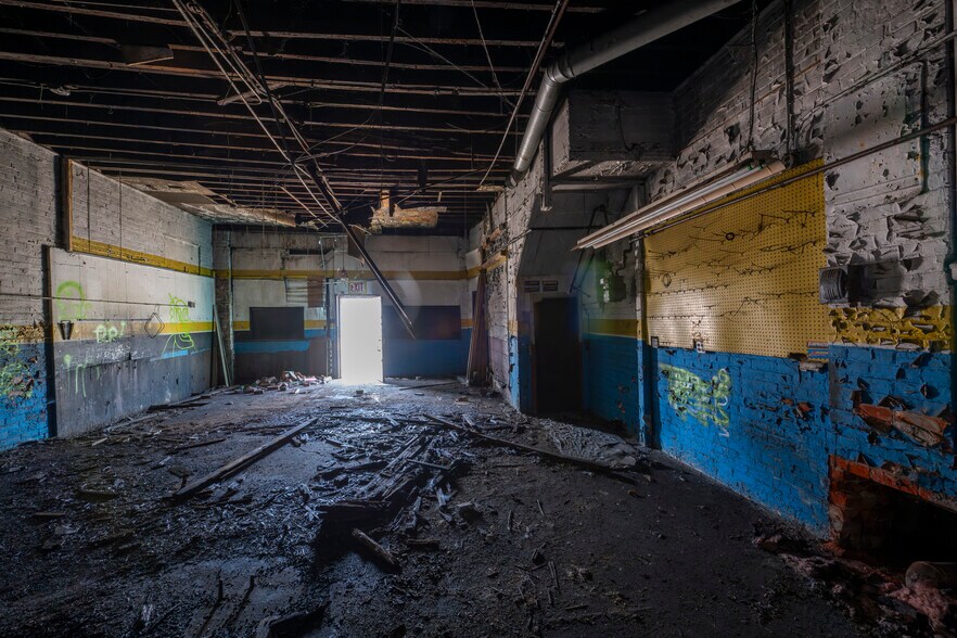More Photos Of 4126 Grand River Ave, Detroit Research And Development For Sale