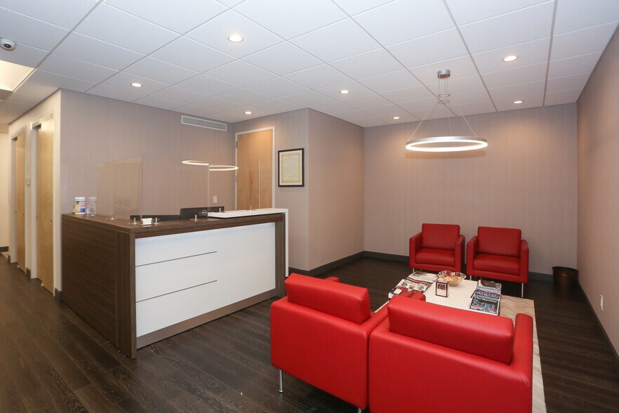 More Photos Of 98 Cuttermill Rd, Great Neck Office For Lease