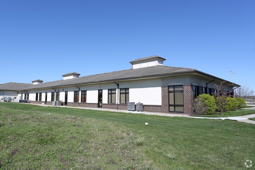 More Photos Of 19101 E Valley View Pky, Independence Medical For Sale