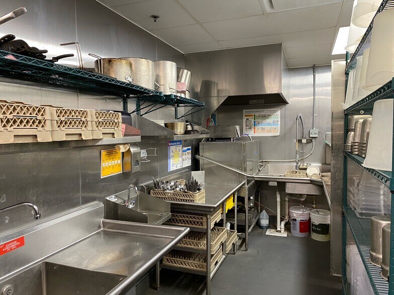 More Photos Of 9700 State Route 14, Streetsboro Freestanding For Lease