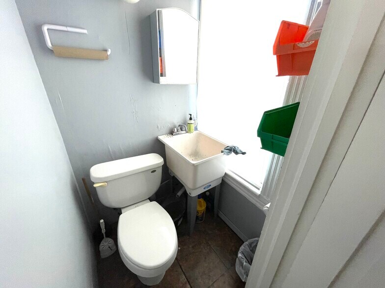 More Photos Of 158-160 W Main St, Walden Storefront Retail Residential For Sale