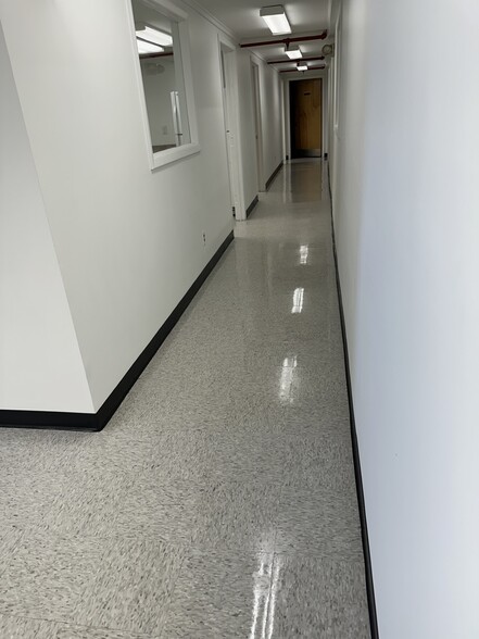 More Photos Of 53 Thomas Rd, Hawthorne Manufacturing For Lease