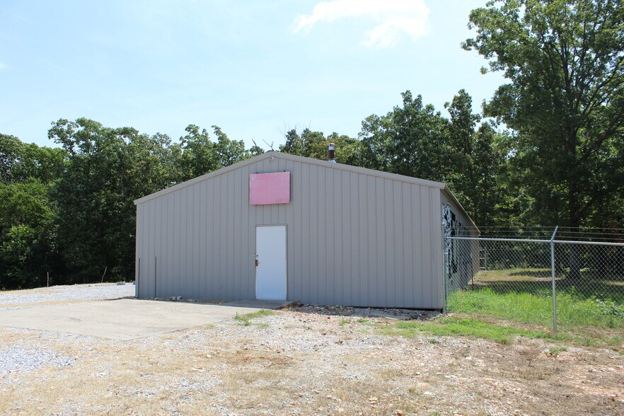 More Photos Of 17450 N Highway 94, Pea Ridge Warehouse For Lease
