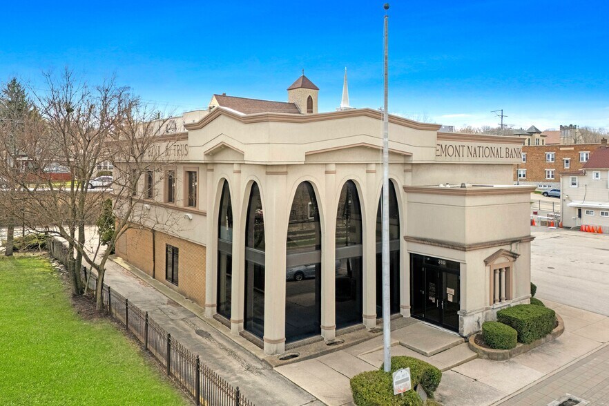 More Photos Of 310 Main St, Lemont Bank For Lease