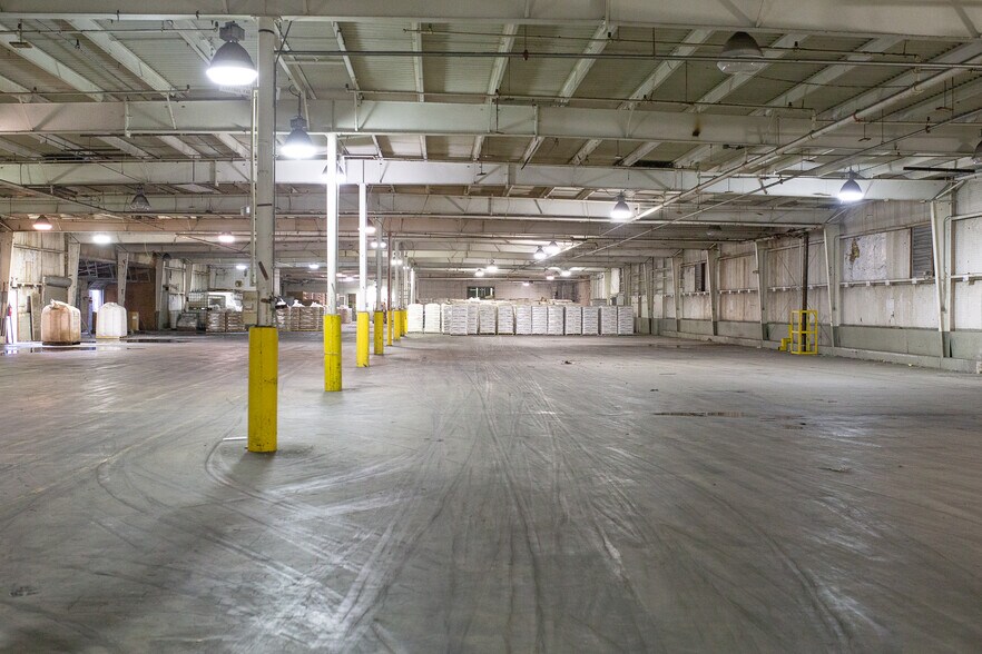 More Photos Of 1550 Phillips St, Dyersburg Manufacturing For Lease
