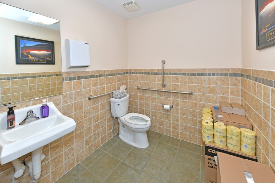 More Photos Of 59 Lincoln Ave, Fair Lawn Office Residential For Sale