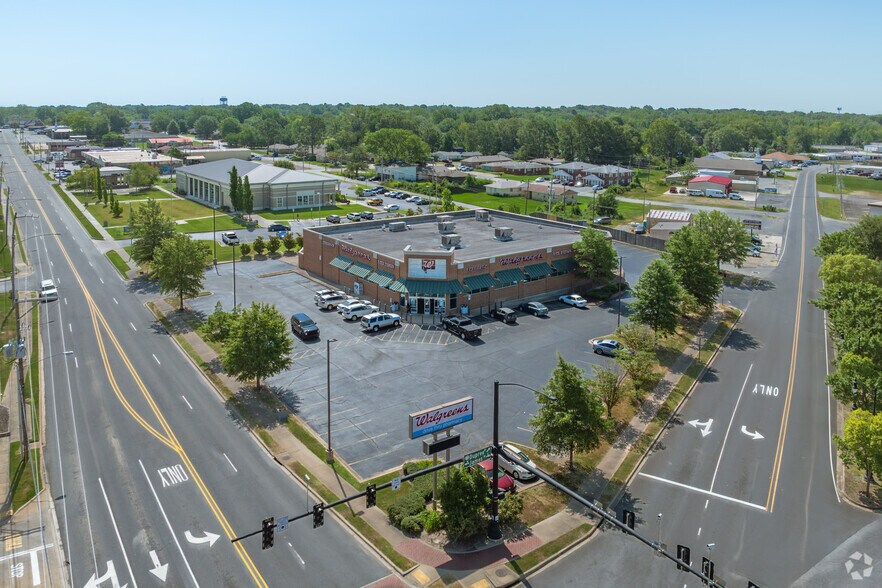 More Photos Of 819 W Main St, Jacksonville Drugstore For Sale