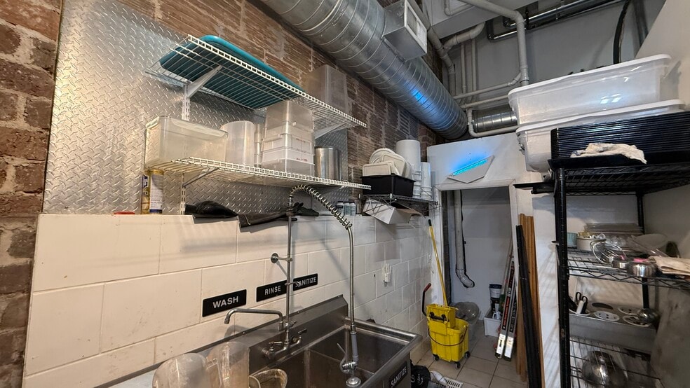 More Photos Of 118-120 Northampton St, Easton Apartments For Lease