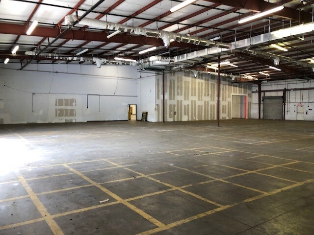 More Photos Of 2230C 31st St S, Saint Petersburg Warehouse For Lease