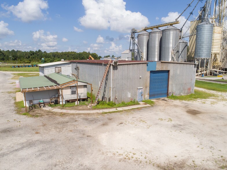 More Photos Of 1539 NW Main Blvd, Lake City Manufacturing For Sale