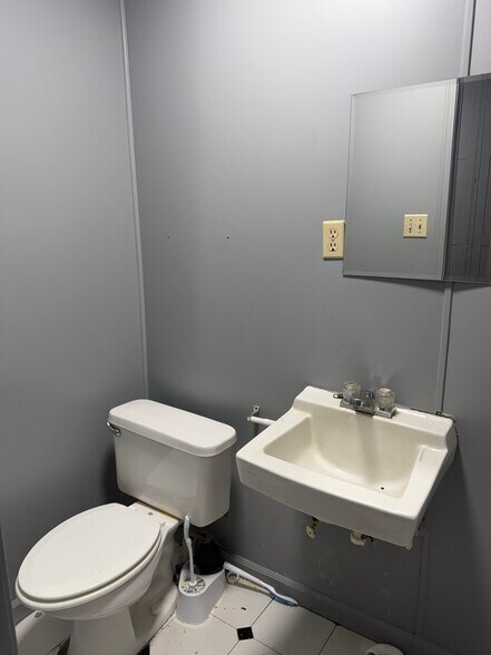 More Photos Of 9040 Millbranch Rd, Southaven Medical For Sale