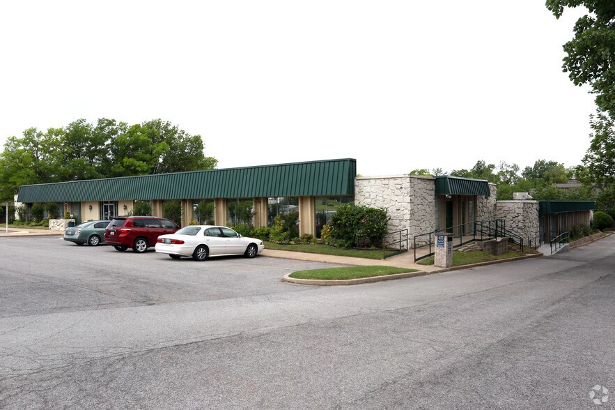 More Photos Of 5525 E 51st St, Tulsa Office For Lease