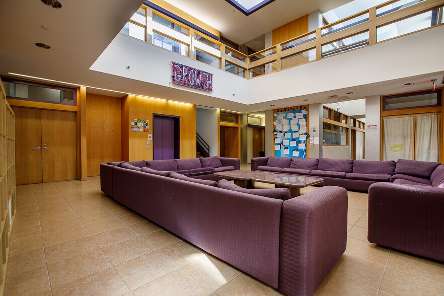 More Photos Of 3516 Covington Hwy, Decatur Office For Sale