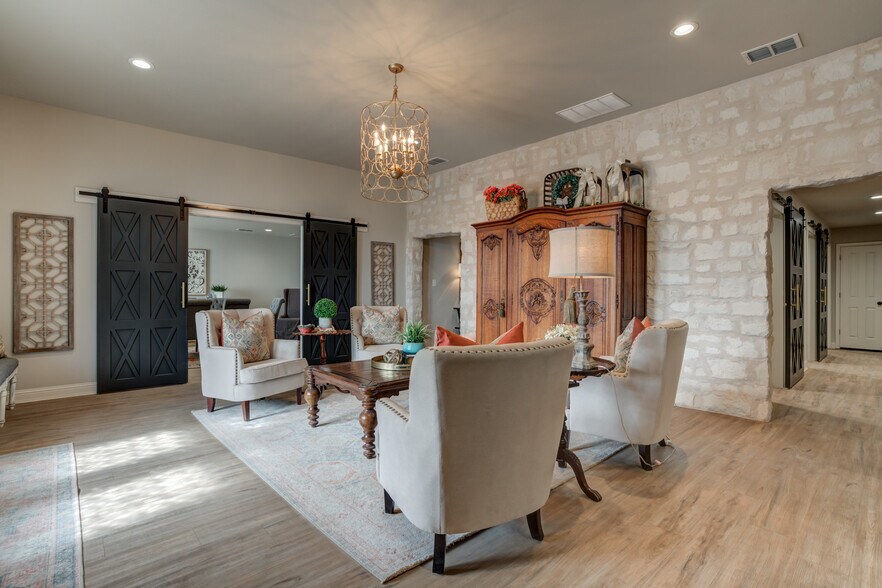 More Photos Of 604 E County Road 7200, Lubbock Office Residential For Sale