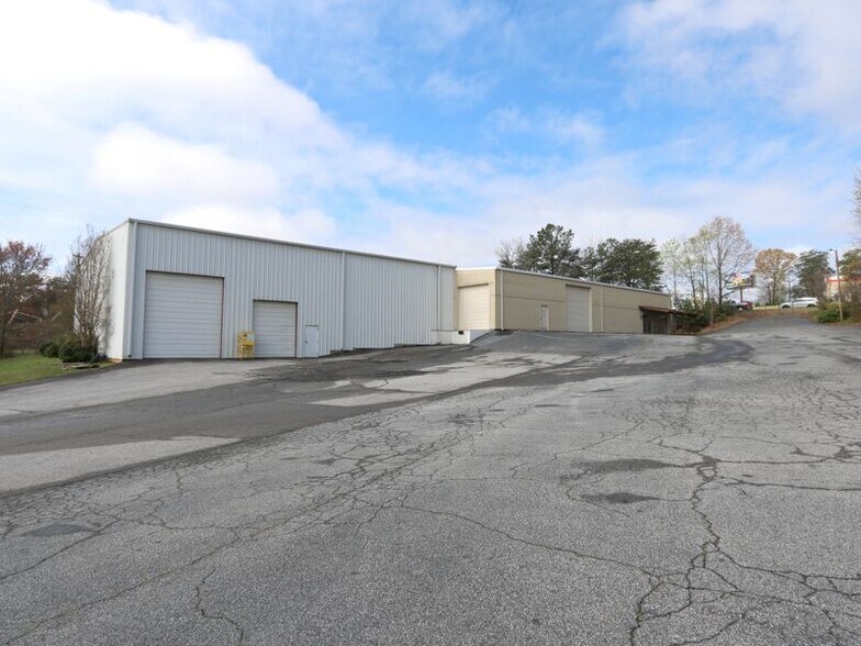 Primary Photo Of 2125 Airport Rd, Greer Light Distribution For Sale