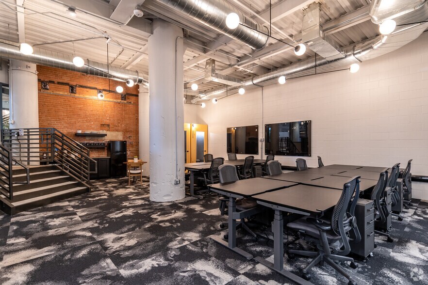 More Photos Of 603 Munger Ave, Dallas Office For Lease