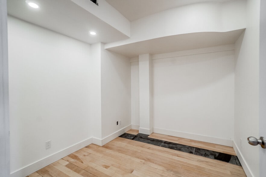 More Photos Of 2221-2227 Rue Bélanger, Montréal Storefront Retail Office For Sale