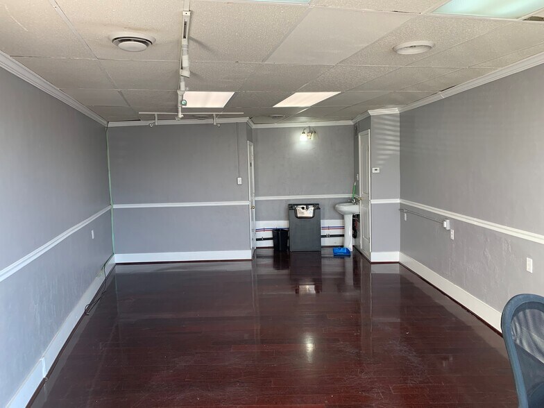More Photos Of 1796 Washington Rd, Pittsburgh Storefront For Lease