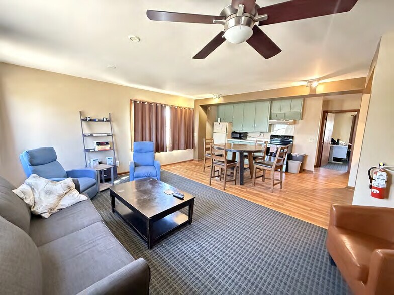 More Photos Of 922 S Park St, Madison Flex For Sale