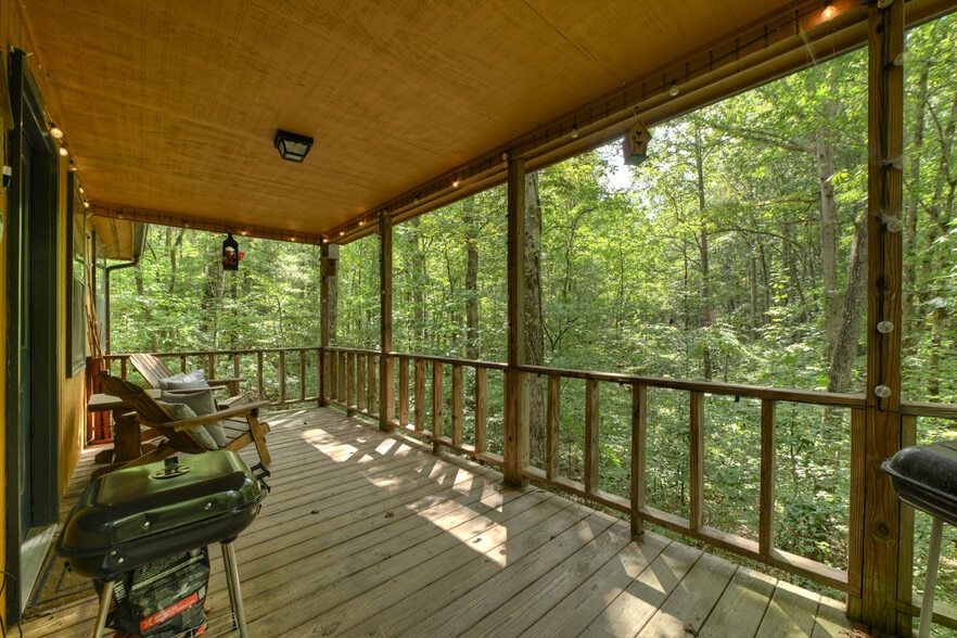 More Photos Of 77 Alpine Way, Blairsville Hotel For Sale