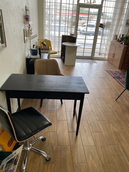 More Photos Of 4307-4321 Lemmon Ave, Dallas General Retail For Lease