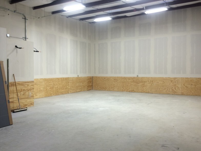 More Photos Of 4200 Burch Dr, Del Valle Unknown For Lease